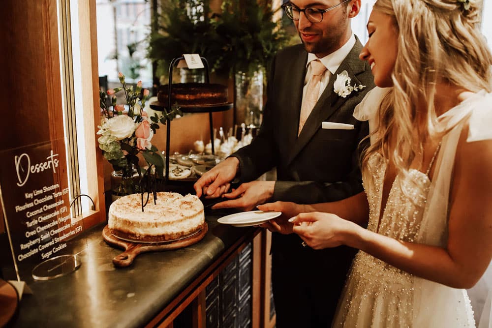 WB-Wedding-Reception-Inspiration-cake-Hannah-Rogers-Photography